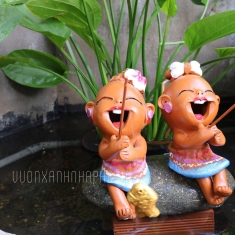 Cặp Baby Câu Cá Gốm Sứ Thailand Trang Trí Sân Vườn ( size S )