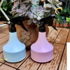 Bình nhựa phun xịt tưới cây cầm tay 600ml